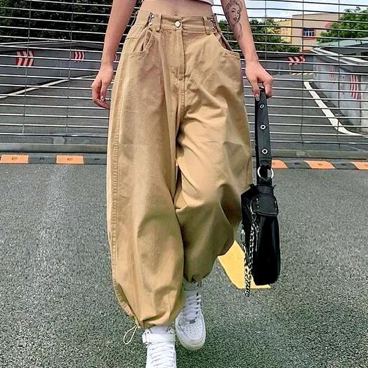 Are Women's Cargo Pants in Style: Find Out Why 2023
