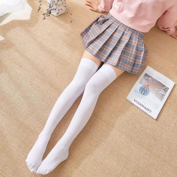 What Can I Wear With White Knee High Socks 2023